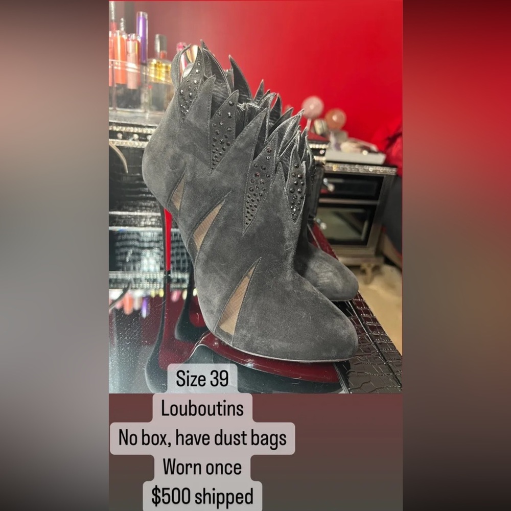 louboutin wing pumps.
Worn once
Dust bag included
Purchased at Saks fifth